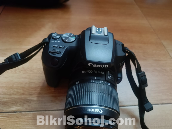 Canon250D(SL3) dslr camera